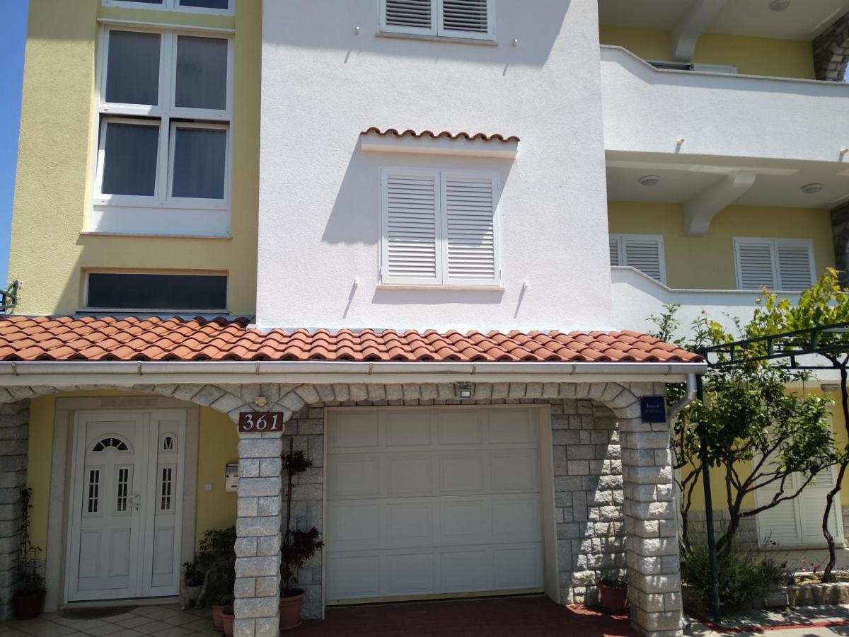 Apartments Mlacovic Rab Town Exterior foto